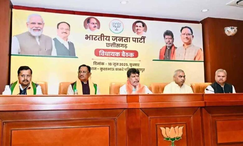 राष्ट्रीय-सह-संगठन-मंत्री-और-प्रदेश-प्रभारी-की-मंत्रियों-के-साथ-वन-टू-वन-चर्चा,-लगाई-फटकार