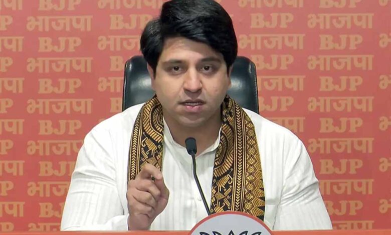 मोदी-और-ट्रंप-की-फोन-पर-हुई-35-मिनट-की-बातचीत-पर-शहजाद-पूनावाला-ने-कहा-कांग्रेस-पार्टी-फर्जी-खबरों-की-फैक्ट्री