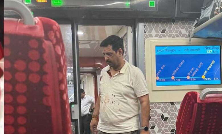 झांसी:-वंदे-भारत-ट्रेन-में-बवाल,-बीजेपी-विधायक-के-समर्थकों-ने-बुजुर्ग-यात्री-को-पीटा!-नाक-से-बहा-खून