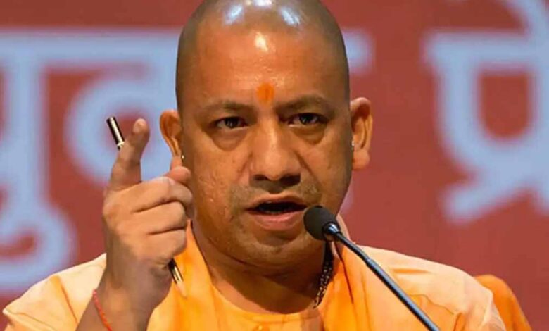 सीएम-योगी-ने-कहा-पहले-आजमगढ़-पहचान-के-संकट-से-जूझता-था,-लेकिन-आज-यह-अदम्य-साहस-का-गढ़-बन-चुका-है