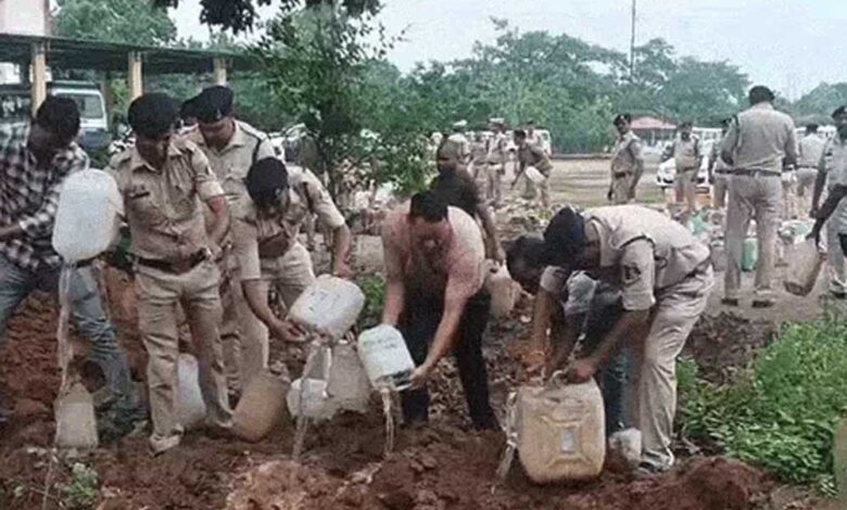 कोरबा-में-10-हजार-लीटर-शराब-पर-चला-बुलडोजर,-16-लाख-की-अवैध-शराब-नष्ट,-9-सालों-से-जब्त-देसी-विदेशी-शराब-को-हटाया