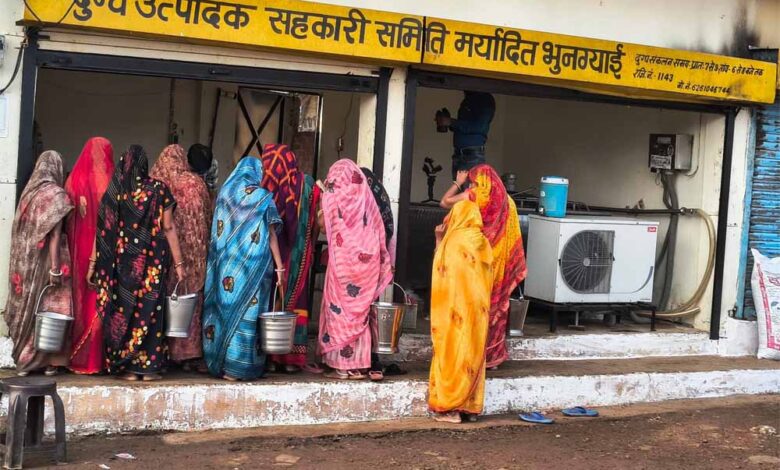 भोपाल दुग्ध संघ की दुग्ध समितियों के दुग्ध उत्पादकों से दूध क्रय दरों में की गई ऐतिहासिक वृद्धि