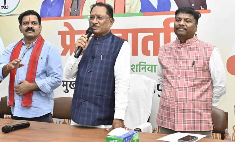 पहली बार राजधानी पहुंचे बीजापुर के सुदूर गांवों के युवा, मुख्यमंत्री से आत्मीय मुलाकात कर रखी अपनी बात