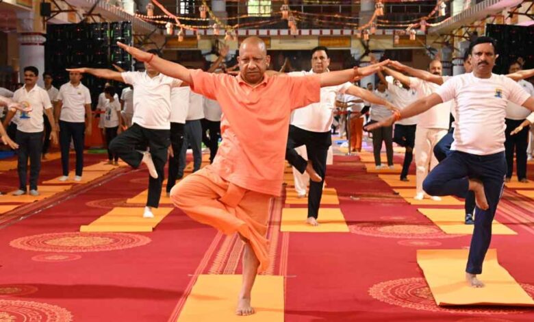 मुख्यमंत्री योगी आदित्यनाथ ने कहा- योग भारतीय मनीषा की अनुपम देन है, इसे बढ़ाने का श्रेय पीएम मोदी को