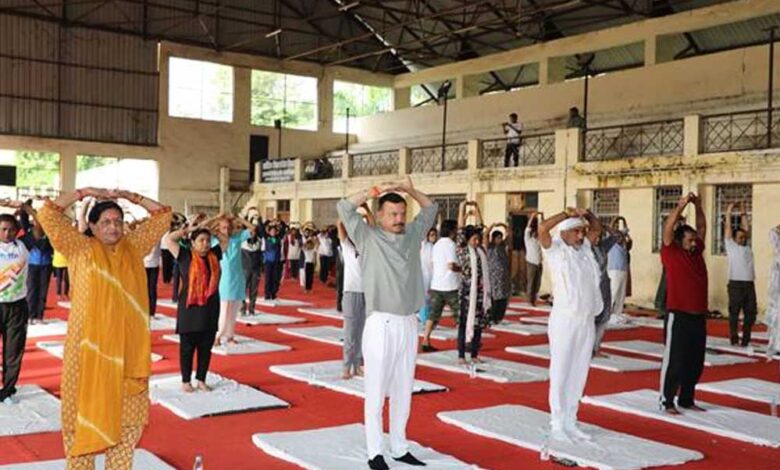 शरीर-और-मन-को-स्वस्थ-रखने-के-लिए-योग-करें-:-स्कूल-शिक्षा-मंत्री-सिंह