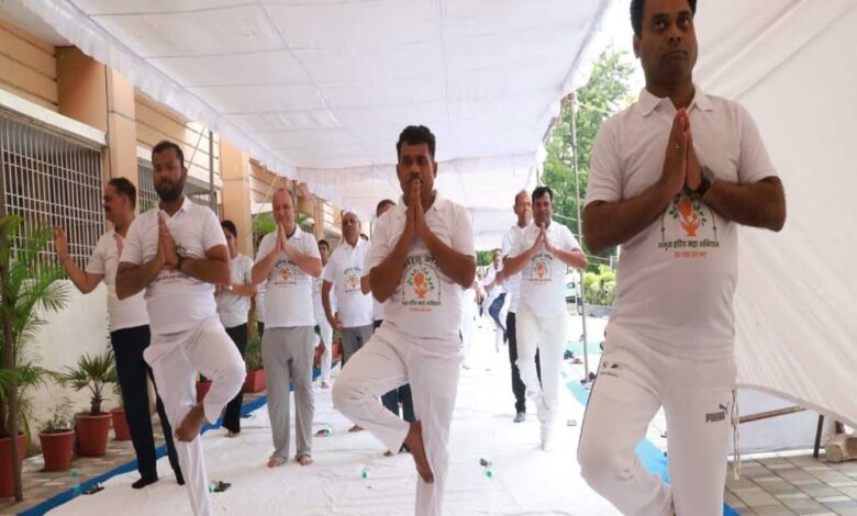 अंतर्राष्ट्रीय-योग-दिवस-पर-नगरीय-प्रशासन-एवं-विकास-विभाग-में-योग-सत्र