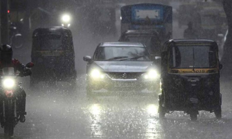 उत्तर भारत समेत कई इलाकों में अगले छह दिनों तक भारी से बहुत भारी बारिश होने की चेतावनी जारी