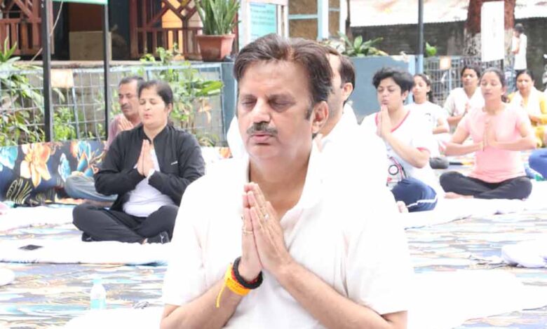 योग-शरीर-को-निरोगी-रखने-में-सहायक,-इसे-दिनचर्या-में-शामिल-करें-:-उप-मुख्यमंत्री-शुक्ल