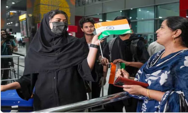 ईरान-नहीं-भूला-यारी,-भारत-के-लिए-खोला-एयरस्पेस,-1000-नागरिक-पहुंच-रहे-दिल्ली