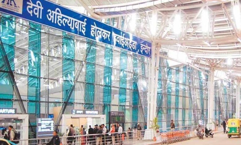 इंदौर एयरपोर्ट पर इंदौर से जबलपुर जाने वाली उड़ान को अंतिम समय में कैंसिल कर दिया गया