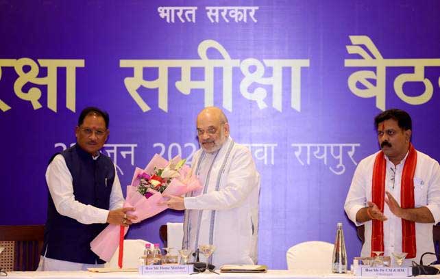 केन्द्रीय-गृह-मंत्री-शाह-ने-रायपुर-में-नक्सलवाद-पर-cg-,-ap-,-mp-अन्य-के-dgp/adgp-के-साथ-समीक्षा-की-बैठक
