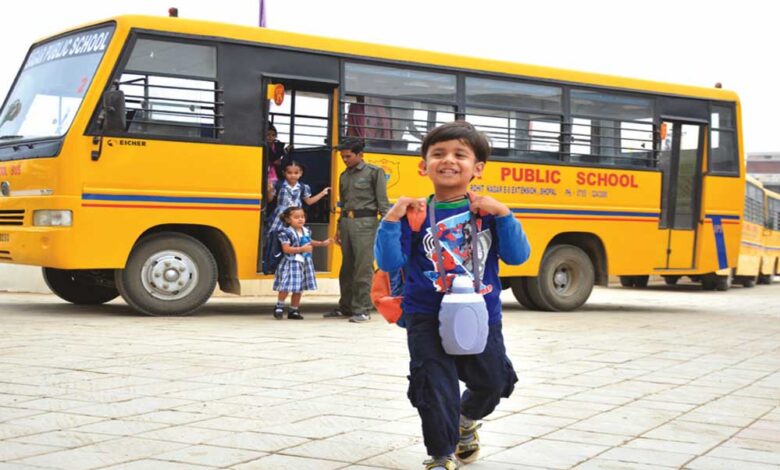 स्कूल के छात्र-छात्राओं का परिवहन करने वाले वाहनों को ओवरलोडिंग न करने की चेतावनी