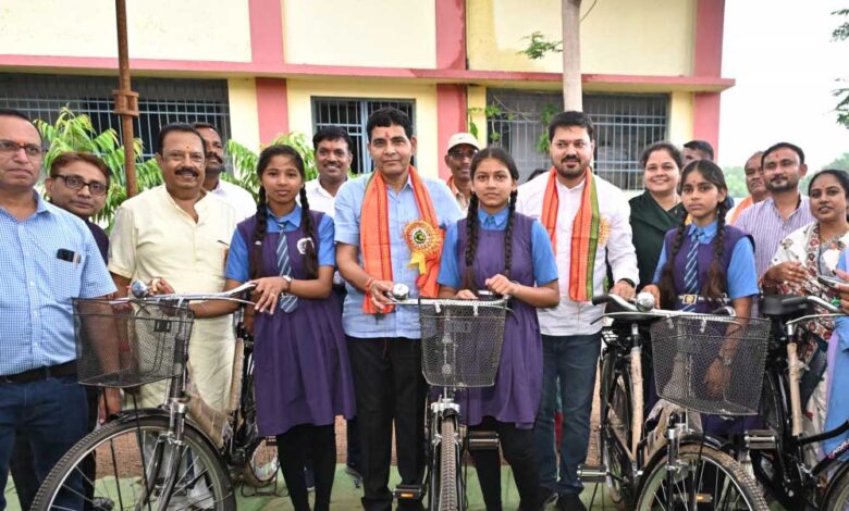 रायपुर : शिक्षा विकास का आधार, जीवन में लक्ष्य प्राप्त करने के लिए मेहनत जरूरी है : टंक राम वर्मा