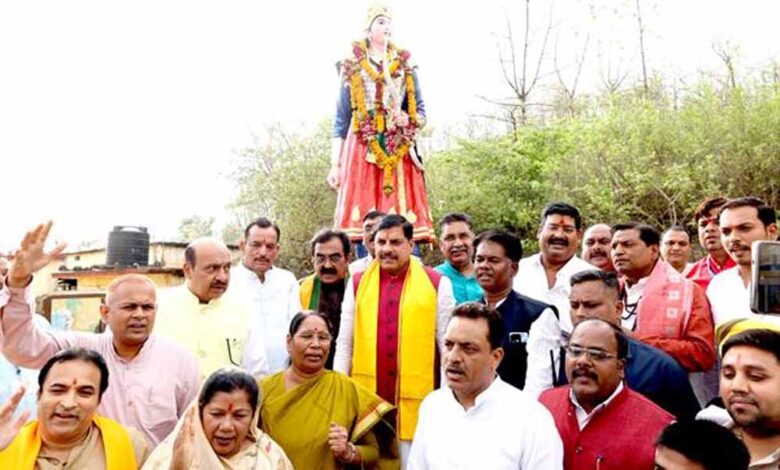 रानी दुर्गावती की समाधि स्थल पहुँचे मुख्यमंत्री डॉ. यादव,  462 वें बलिदान दिवस पर वीरांगना को अर्पित की श्रद्धांजलि