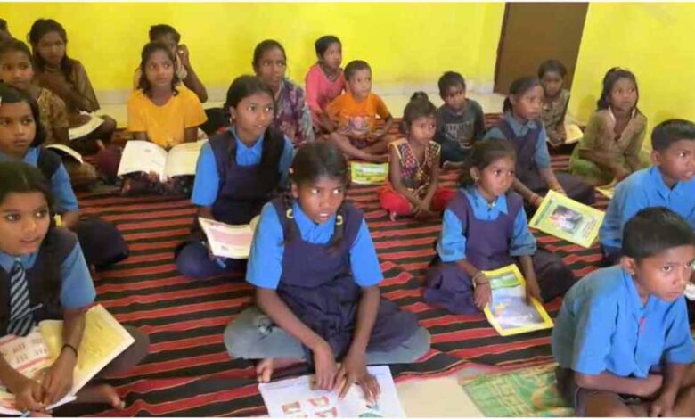 पुलिस-विभाग-की-पहल,-नक्सल-प्रभावित-गांव-में-बनवाया-स्कूल-भवन