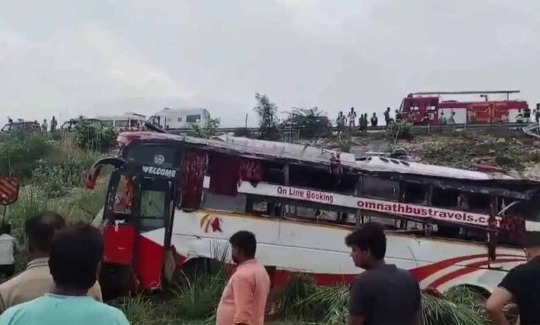 इटावा-में-डबल-डेकर-बस-गिरी,-दो-मरे,-सीएम-योगी-ने-हादसे-को-लेकर-शोक-जताया