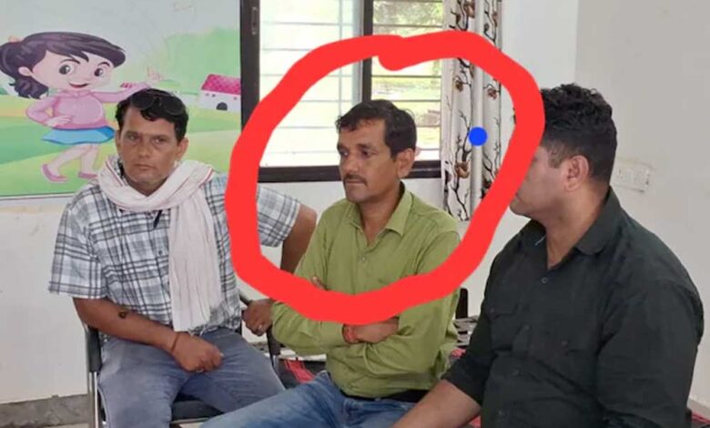 छतरपुर-में-लोकायुक्त-की-भ्रष्टाचार-पर-कार्रवाई,-पटवारी-रिश्वत-लेते-रंगे-हाथों-गिरफ्तार,-इसलिए-मांगी-थी-घूस