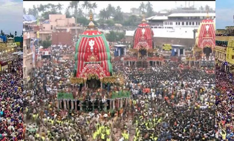 पुरी : जगन्नाथ रथ यात्रा शुरू, भोई राजवंश के मुखिया ने बुहारी सोने की झाड़ू