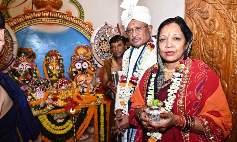 परंपरागत-श्रद्धा-भक्ति-और-उल्लास-के-वातावरण-में-निकाली-गई-भव्य-रथयात्रा