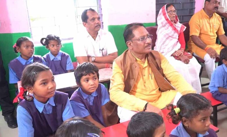 मुख्यमंत्री-विष्णु-देव-साय-ने-सम्पर्क-स्मार्ट-स्कूल-और-स्मार्ट-ब्लॉक-कार्यक्रम-का-किया-शुभारंभ