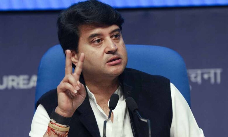 कांग्रेस पर सिंधिया का वार: देश-प्रदेश को बदनाम करने की बना रखी है पाठशाला