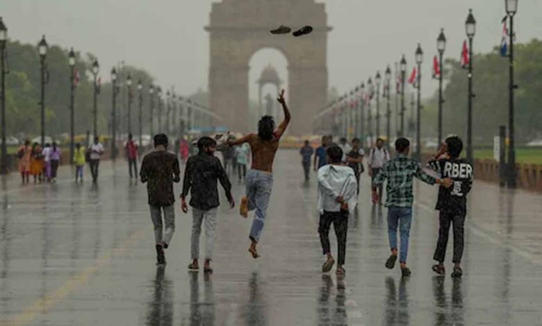 एनसीआर के कई हिस्सों में हुई बूंदाबांदी से मौसम सुहाना, लोगों ने भीषण गर्मी से राहत की सांस ली