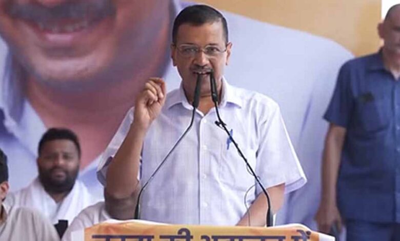 रेखा-सरकार-पर-केजरीवाल-का-हमला,-जंतर-मंतर-पर-प्रदर्शन