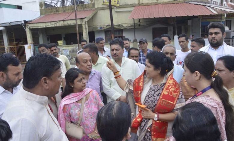 लापरवाह अधिकारीयों पर होगी सख्त कार्यवाही: राज्यमंत्री श्रीमती गौर