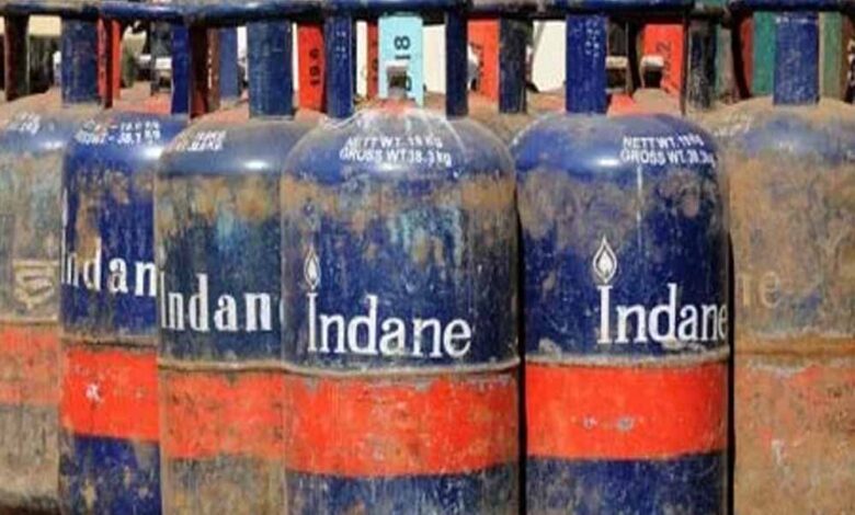 राहत-:-lpg-सिलेंडर-के-दाम-में-कमी,-हवाई-सफर-होगा-सस्ता…-आज-से-देश-में-लागू-हुए-ये-5-बड़े-बदलाव!