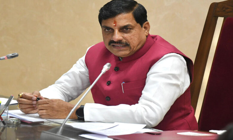 मुख्यमंत्री-डॉ.-यादव-ने-खेदजनक-व्यवहार-पर-चार-पुलिस-अधिकारियों-को-हटाने-के-दिए-निर्देश