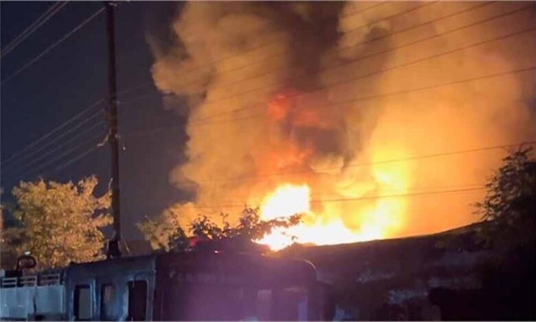 जमशेदपुर-में-बोरा-गोदाम-में-लगी-भीषण-आग,-मची-अफरा-तफरी