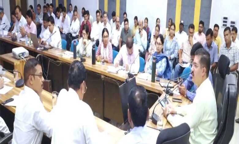 कार्य-में-लापरवाही-बरतने-पर-6-पटवारियों-को-कलेक्टर-ने-दिया-निलंबन-का-नोटिस