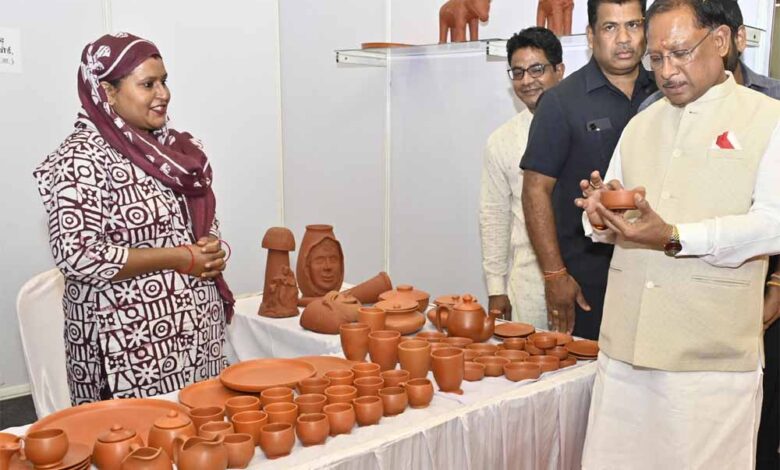 सीएम-छत्तीसगढ़-हस्तशिल्प-विकास-बोर्ड-की-नवनियुक्त-अध्यक्ष-शालिनी-राजपूत-के-पदभार-ग्रहण-समारोह-में-हुए-शामिल