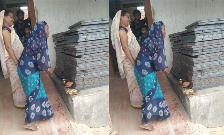 प्रधानमंत्री-आवास-योजना-बनी-ग्रामीण-महिला-समूहों-की-आजीविका-का-आधार