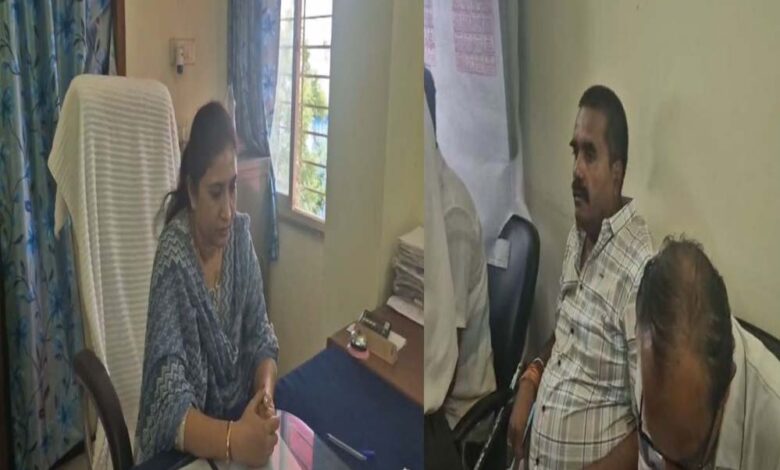 बड़वानी-rto-कार्यालय-में-कामों-को-करने-मांगी-30-हजार-की-रिश्वत,-महिला-परिवहन-अधिकारी-और-एजेंट-गिरफ्तार