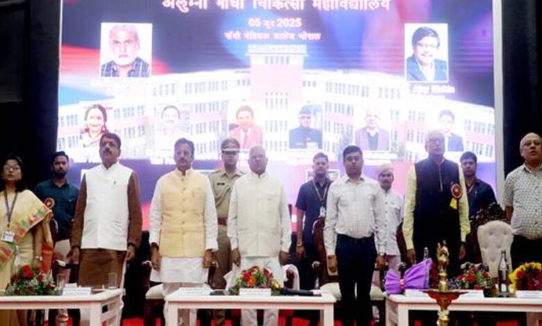 सिकल-सेल-रोग-अनुसंधान-के-लिए-चिकित्सक-आगे-आएं:-राज्यपाल-पटेल
