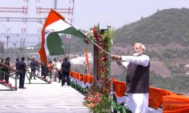 पीएम-मोदी-ने-चिनाब-नदी-पर-बने-अद्वितीय-चिनाब-पुल-को-राष्ट्र-को-किया-समर्पित
