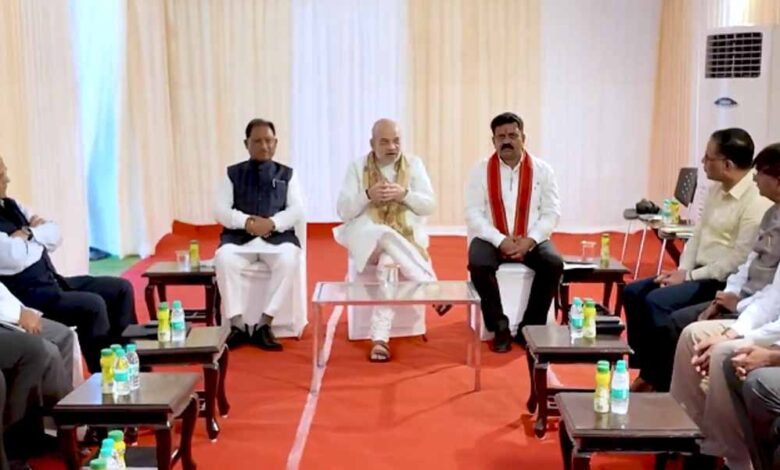एंटी-नक्सल-ऑपरेशन-की-सफलता-पर-केंद्रीय-गृहमंत्री-शाह-ने-अफसरों-को-किया-सम्मानित,-बहादुर-जवानों-से-करेंगे-मुलाकात