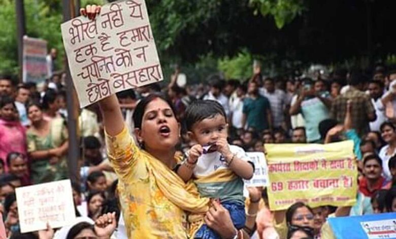 यूपी-में-टीईटी-पास-शिक्षामित्रों-का-बड़ा-आंदोलन-प्रदेशभर-से-जुटे-शिक्षामित्रों-की-मांग-है-कि-उन्हें-स्थायी-शिक्षक-नियुक्त-किया-जाए