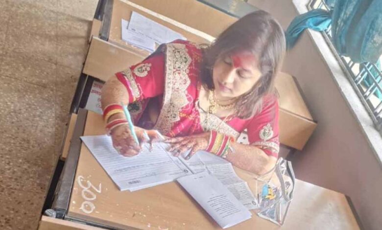 अगर-मन-में-पढ़ने-की-लगन-हो,-तो…-सौंसर-में-सात-फेरे-लेने-के-बाद-पति-संग-परीक्षा-केंद्र-पहुंची-दुल्हन