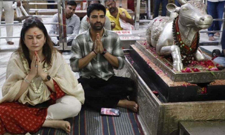 महाकाल-के-दरबार-में-बेटे-संग-पहुंची-अभिनेत्री-कुनिका-सदानंद,-कहा-धन्य-हो-गई-दर्शन-पाकर