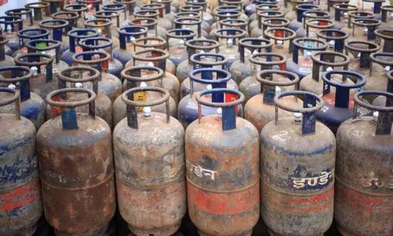 सुपर-सेविंग-अलर्ट:-सस्ता-हुआ-lpg-गैस-सिलेंडर,-जानिए-कितने-घटे-दाम