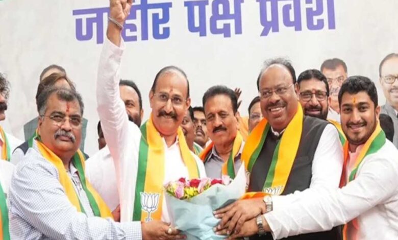 बीजेपी-की-महाराष्ट्र-इकाई-के-नए-अध्यक्ष-रवींद्र-चव्हाण-ने-कार्यभार-संभालते-ही-विपक्षी-कांग्रेस-को-बड़ा-झटका-दे-दिया