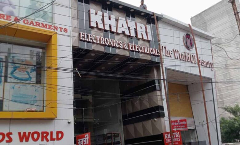 इलेक्ट्रॉनिक-दुकान-में-लगी-भीषण-आग,-लाखों-का-नुकसान