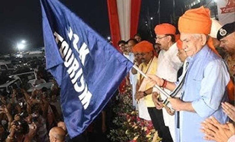 अमरनाथ-यात्रा-शुरू:-सिन्हा-ने-पहले-जत्थे-को-दिखाई-हरी-झंडी,-भक्ति-में-डूबे-श्रद्धालु