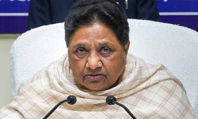 मायावती-ने-प्राथमिक-विद्यालयों-को-विलय-करने-के-कदम-की-आलोचना-की