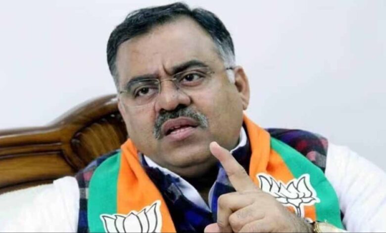 तरुण-चुघ-का-हमला-–-tmc-नेता-ने-गैंगरेप-को-बताया-मामूली,-बेटियों-के-सम्मान-से-किया-खिलवाड़