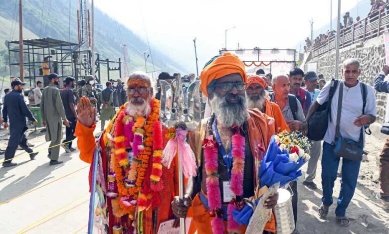 अमरनाथ-यात्रा-पर-रवाना-हुआ-भक्तों-का-पहला-जत्था,-आज-पहला-ग्रुप-करेगा-बाबा-बर्फानी-का-दर्शन