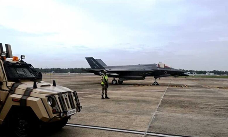 केरल-में-फंसे-ब्रिटेन-के-f-35-फाइटर-जेट-की-नहीं-हो-सकी-मरम्मत,-अब-टुकड़ों-में-वापस-ले-जाने-की-तैयारी