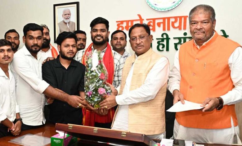 मुख्यमंत्री-साय-से-रजक-समाज-के-प्रतिनिधि-मंडल-ने-की-सौजन्य-भेंट,-राज्य-स्तरीय-युवा-सम्मेलन-में-शामिल-होने-का-दिया-आमंत्रण